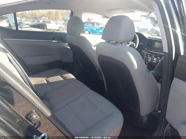 5NPD74LF0KH415992 2019 HYUNDAI ELANTRA - Image 8