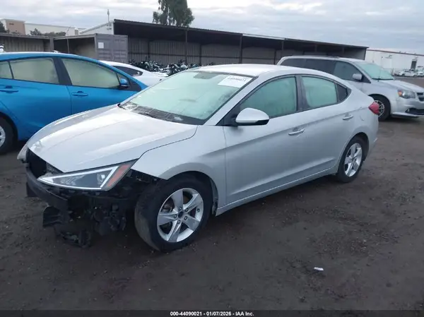 5NPD74LF0KH496637 2019 HYUNDAI ELANTRA - Image 2