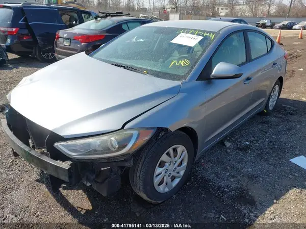 5NPD74LF1HH037352 2017 HYUNDAI ELANTRA - Image 2