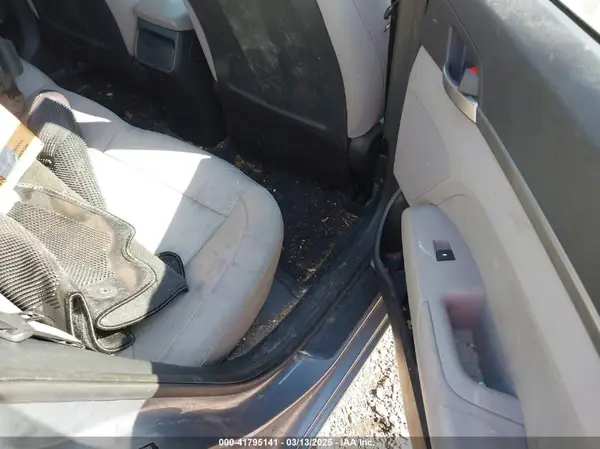 5NPD74LF1HH037352 2017 HYUNDAI ELANTRA - Image 8