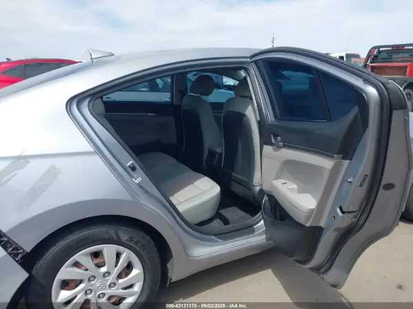 5NPD74LF1HH063871 2017 HYUNDAI ELANTRA - Image 8