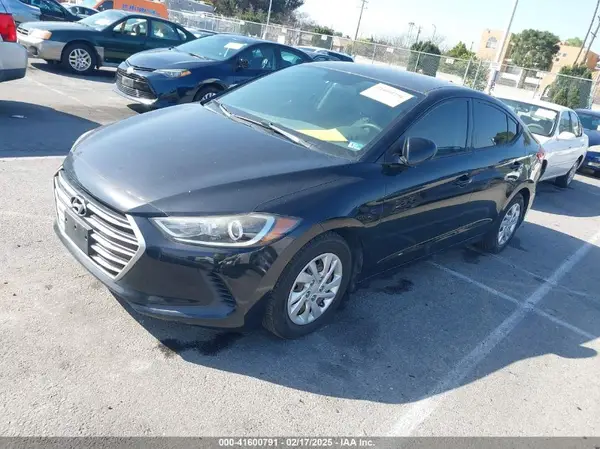 5NPD74LF1HH102197 2017 HYUNDAI ELANTRA - Image 2