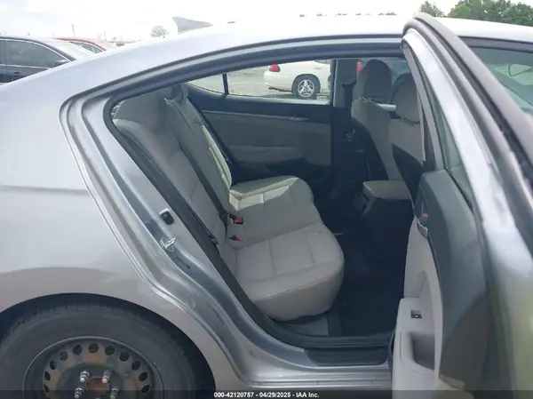 5NPD74LF1HH105861 2017 HYUNDAI ELANTRA - Image 8