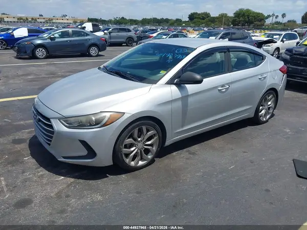 5NPD74LF1HH114477 2017 HYUNDAI ELANTRA - Image 2