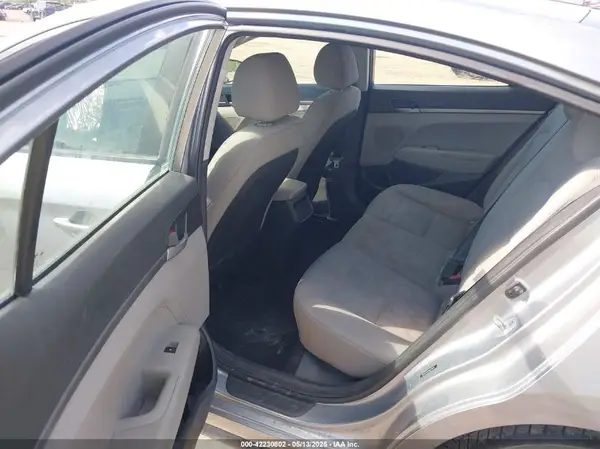 5NPD74LF1HH127620 2017 HYUNDAI ELANTRA - Image 8