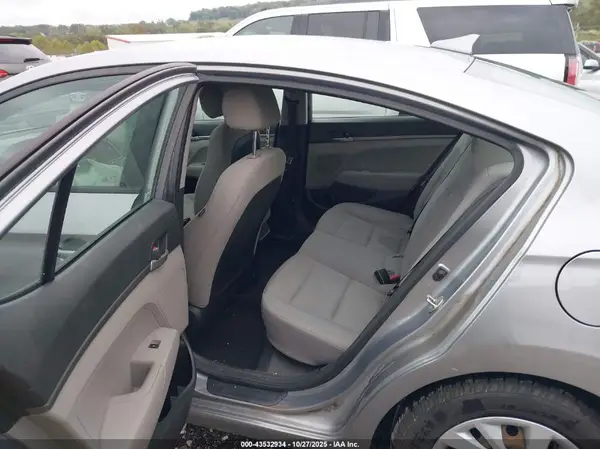 5NPD74LF1HH166790 2017 HYUNDAI ELANTRA - Image 8