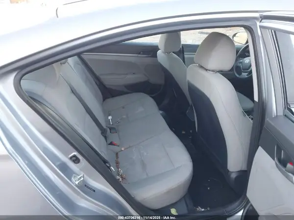 5NPD74LF1HH194962 2017 HYUNDAI ELANTRA - Image 8