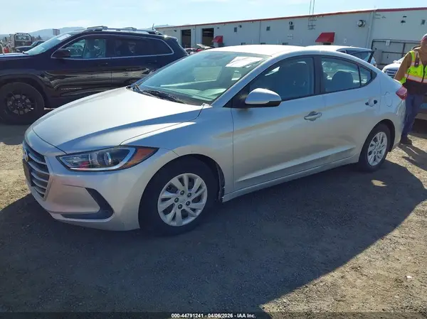 5NPD74LF1HH198400 2017 HYUNDAI ELANTRA - Image 2