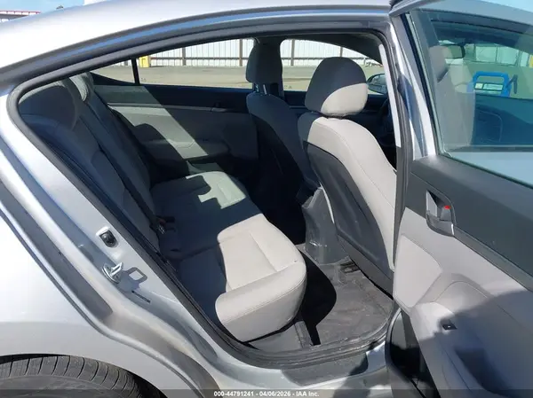 5NPD74LF1HH198400 2017 HYUNDAI ELANTRA - Image 8