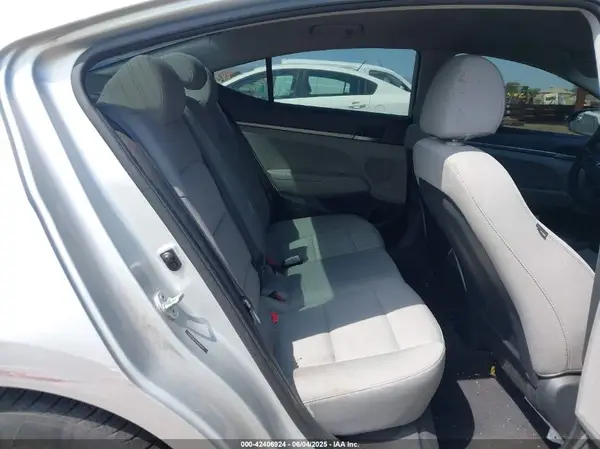 5NPD74LF1HH203921 2017 HYUNDAI ELANTRA - Image 8