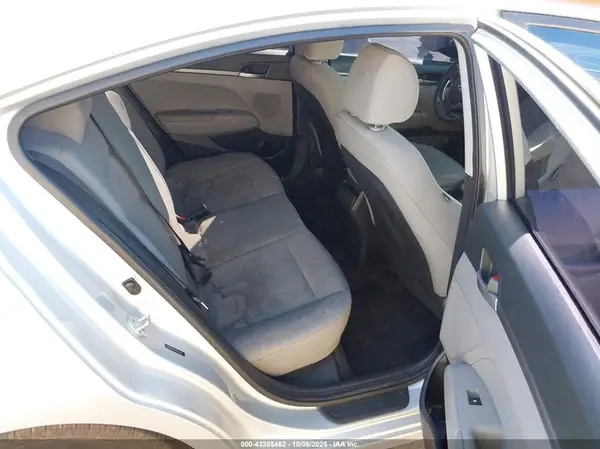 5NPD74LF1HH205054 2017 HYUNDAI ELANTRA - Image 8