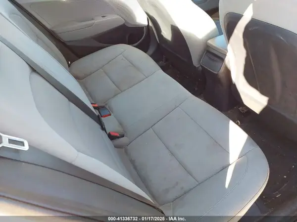 5NPD74LF1HH206012 2017 HYUNDAI ELANTRA - Image 8