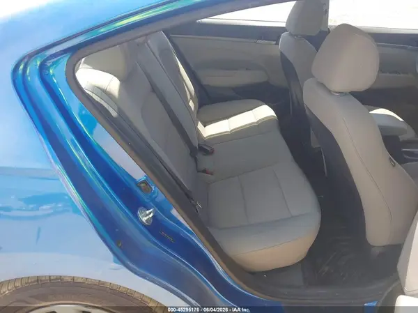5NPD74LF1HH212702 2017 HYUNDAI ELANTRA - Image 8