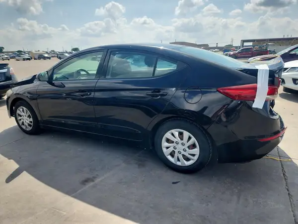 5NPD74LF1JH215427 2018 HYUNDAI ELANTRA - Image 2