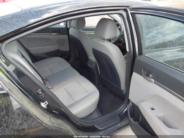 5NPD74LF1JH217677 2018 HYUNDAI ELANTRA - Image 8