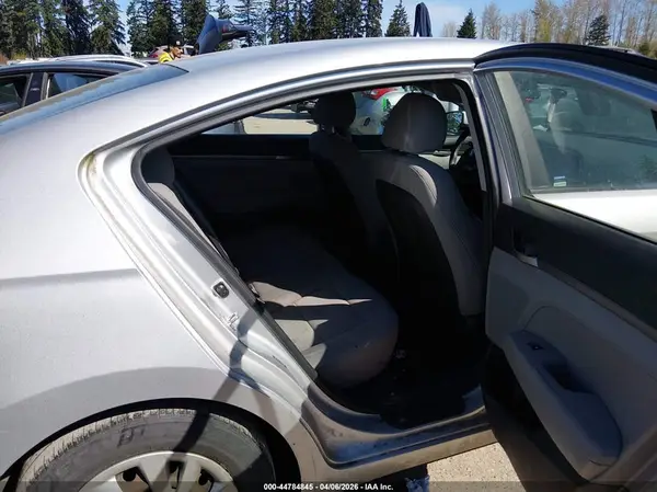 5NPD74LF1JH217906 2018 HYUNDAI ELANTRA - Image 8