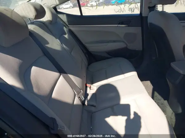 5NPD74LF1JH226010 2018 HYUNDAI ELANTRA - Image 8