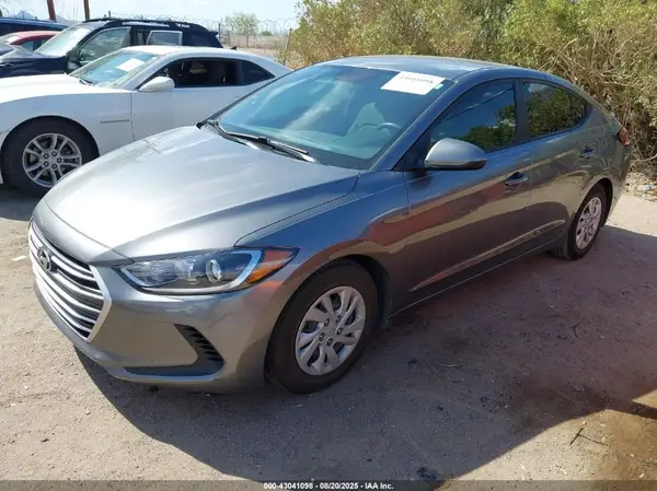 5NPD74LF1JH241557 2018 HYUNDAI ELANTRA - Image 2