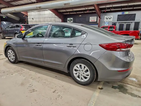 5NPD74LF1JH286143 2018 HYUNDAI ELANTRA - Image 2