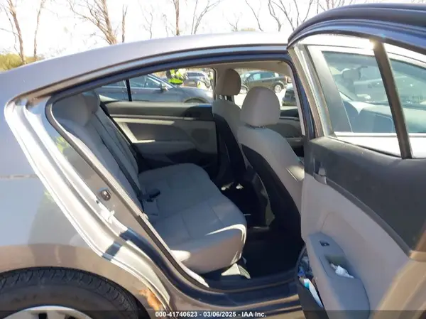 5NPD74LF1JH336989 2018 HYUNDAI ELANTRA - Image 8