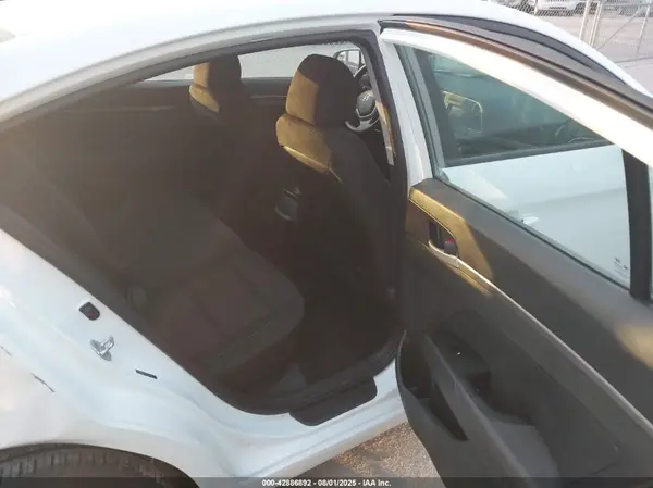 5NPD74LF1JH341657 2018 HYUNDAI ELANTRA - Image 8