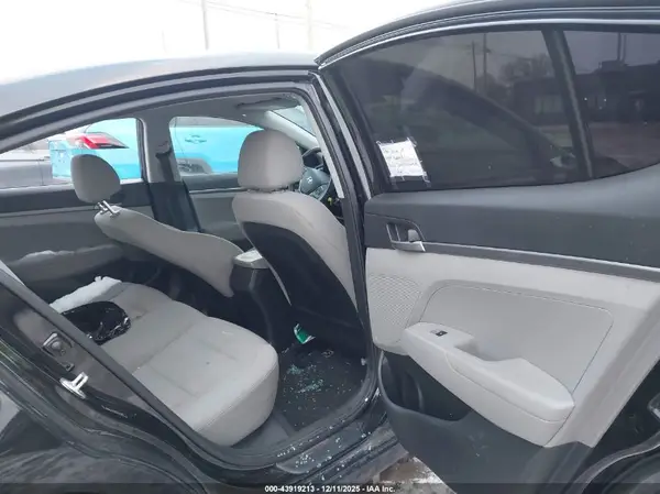 5NPD74LF1JH354599 2018 HYUNDAI ELANTRA - Image 8