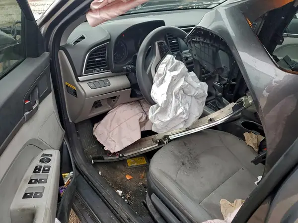 5NPD74LF1JH383312 2018 HYUNDAI ELANTRA - Image 8