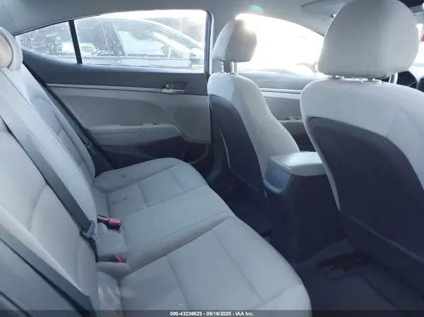 5NPD74LF1JH386226 2018 HYUNDAI ELANTRA - Image 8