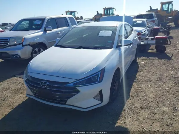 5NPD74LF1KH424748 2019 HYUNDAI ELANTRA - Image 2