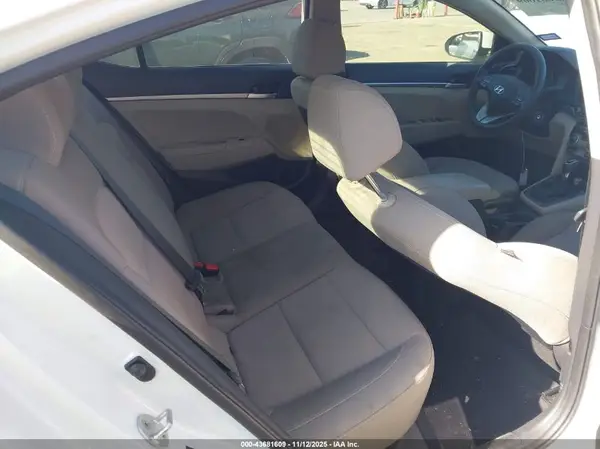 5NPD74LF1KH424748 2019 HYUNDAI ELANTRA - Image 8