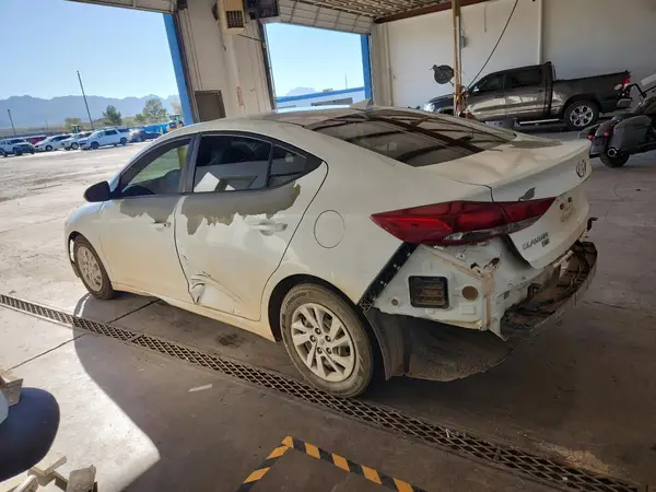 5NPD74LF2HH086799 2017 HYUNDAI ELANTRA - Image 2