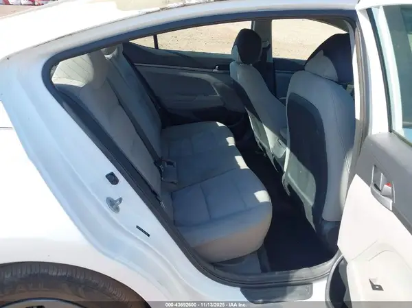 5NPD74LF2HH104203 2017 HYUNDAI ELANTRA - Image 8