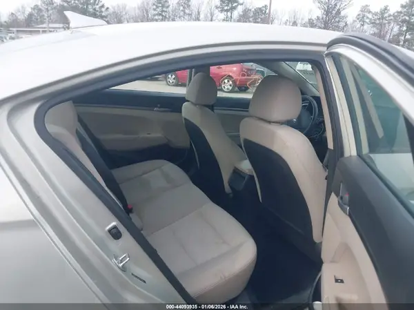 5NPD74LF2HH151053 2017 HYUNDAI ELANTRA - Image 8