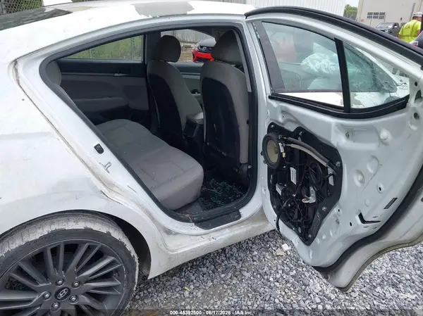 5NPD74LF2HH177359 2017 HYUNDAI ELANTRA - Image 8