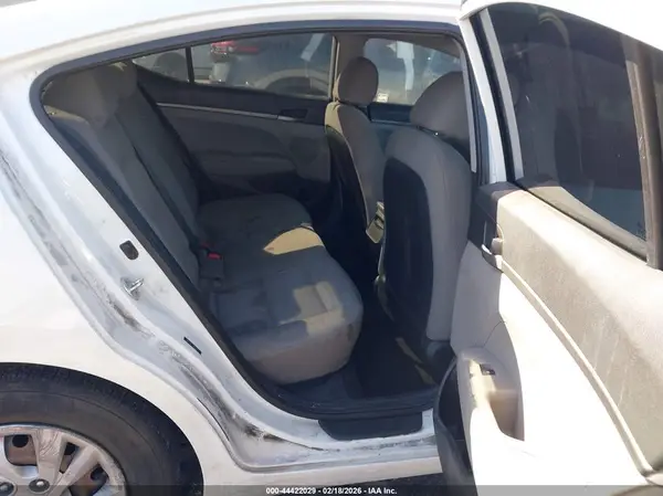 5NPD74LF2HH185705 2017 HYUNDAI ELANTRA - Image 8