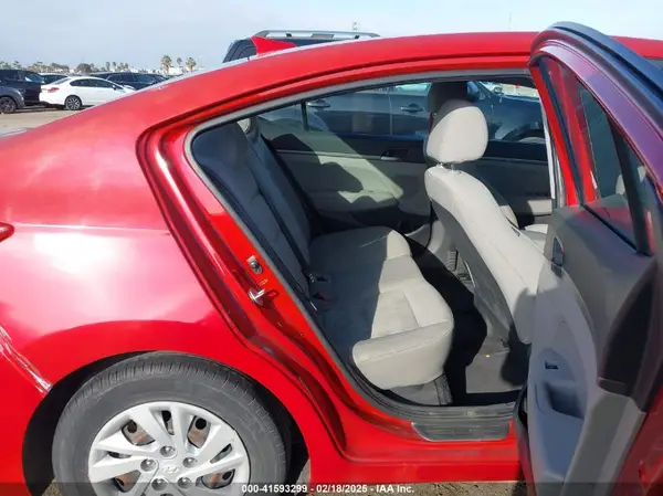5NPD74LF2HH204334 2017 HYUNDAI ELANTRA - Image 8