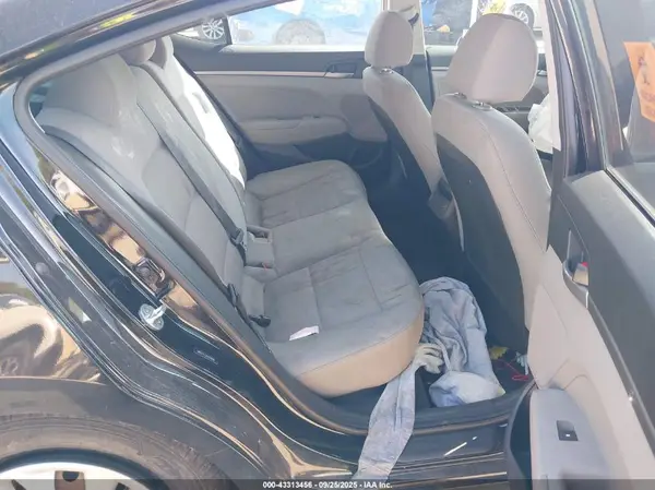 5NPD74LF2HH208285 2017 HYUNDAI ELANTRA - Image 8