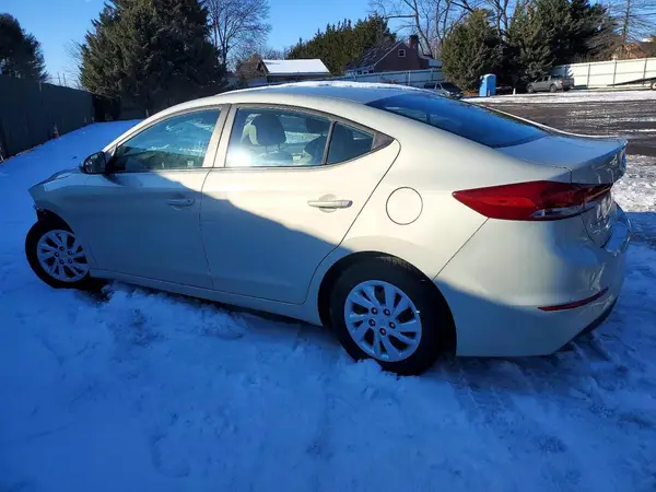 5NPD74LF2JH215677 2018 HYUNDAI ELANTRA - Image 2