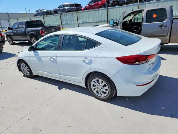 5NPD74LF2JH227666 2018 HYUNDAI ELANTRA - Image 2