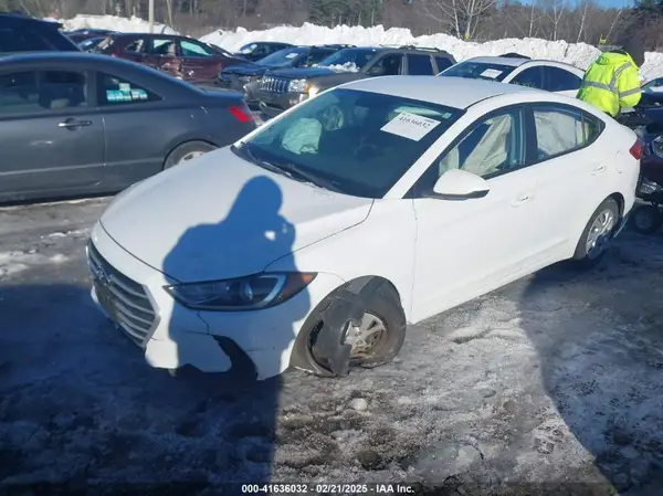 5NPD74LF2JH228476 2018 HYUNDAI ELANTRA - Image 2