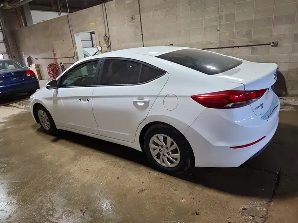 5NPD74LF2JH233807 2018 HYUNDAI ELANTRA - Image 2