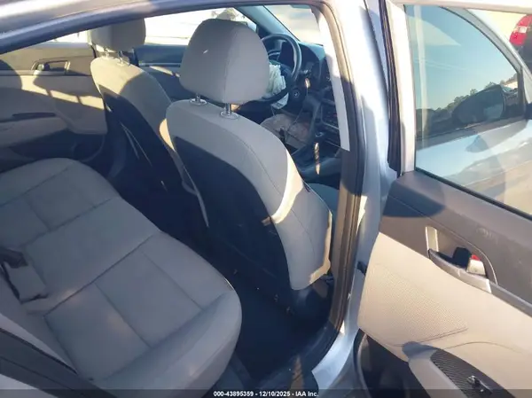 5NPD74LF2JH250137 2018 HYUNDAI ELANTRA - Image 8
