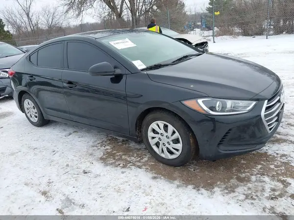 5NPD74LF2JH263485 2018 HYUNDAI ELANTRA - Image 1
