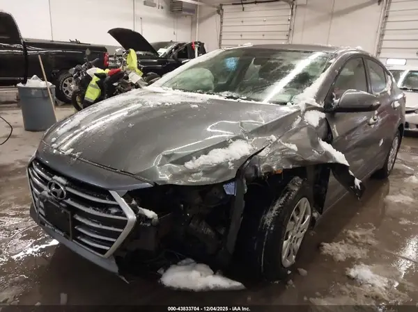 5NPD74LF2JH266158 2018 HYUNDAI ELANTRA - Image 2