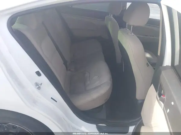 5NPD74LF2JH271926 2018 HYUNDAI ELANTRA - Image 8