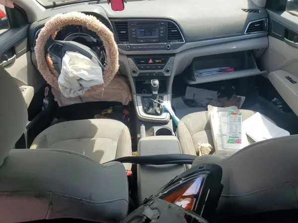 5NPD74LF2JH272333 2018 HYUNDAI ELANTRA - Image 8