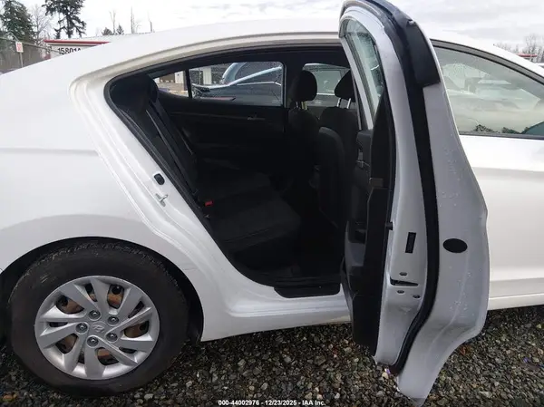 5NPD74LF2JH275331 2018 HYUNDAI ELANTRA - Image 8