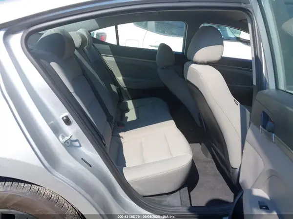 5NPD74LF2JH275863 2018 HYUNDAI ELANTRA - Image 8
