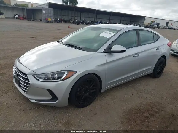 5NPD74LF2JH281694 2018 HYUNDAI ELANTRA - Image 2