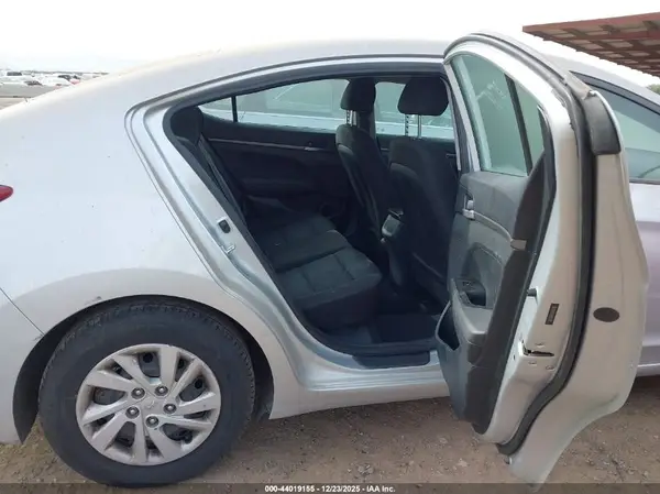5NPD74LF2JH301703 2018 HYUNDAI ELANTRA - Image 8